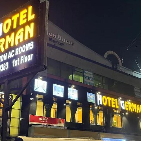 Hotel New German 아흐메다바드 외부 사진