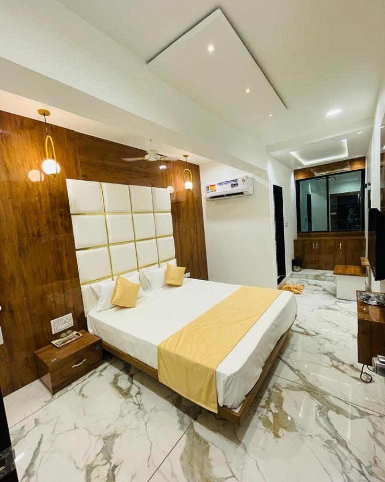 Hotel New German 아흐메다바드 외부 사진
