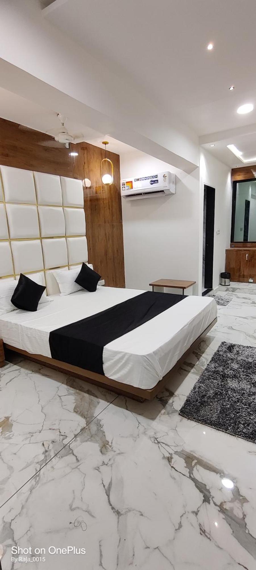 Hotel New German 아흐메다바드 외부 사진